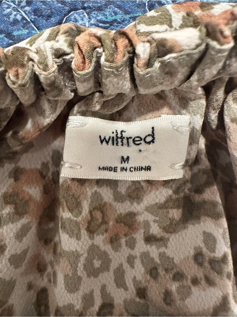 Aritzia Wilfred Leopard Print Promener Off The Shoulder Blouse Size Medium - Picture 10 of 11